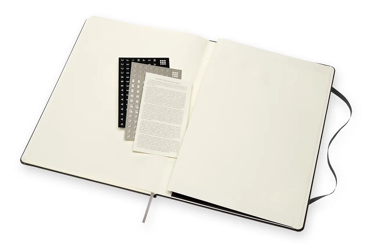 Een Moleskine Professional Ruled Hardcover Notebook A4 Black koop je bij Moleskine.nl